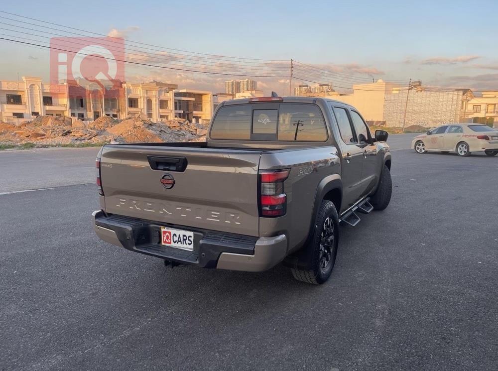 نيسان فرونتير